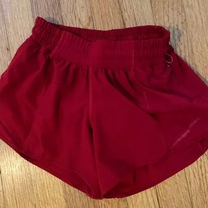 Lululemon hotty hot II size 2 4 inch